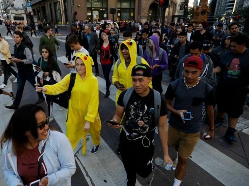 over 9000 people take to the streets of san francisco for pokemon go meetup