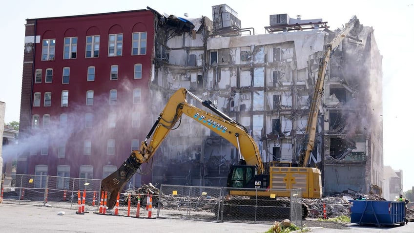 owner of collapsed iowa apartment building blames engineering company in new lawsuit