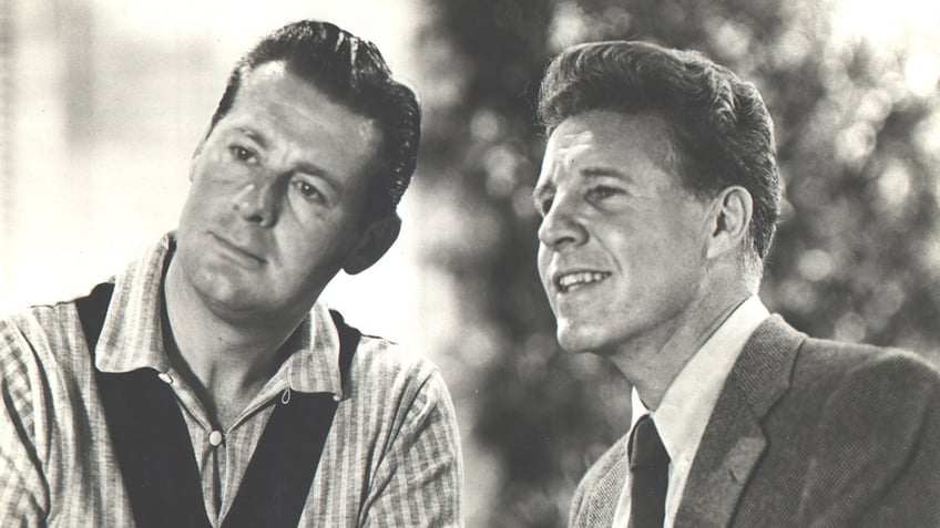 Don DeFore listening to Ozzie Nelson speak