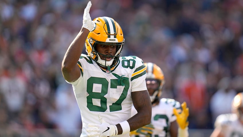 packers jordan love throws for three tds in win over rival bears