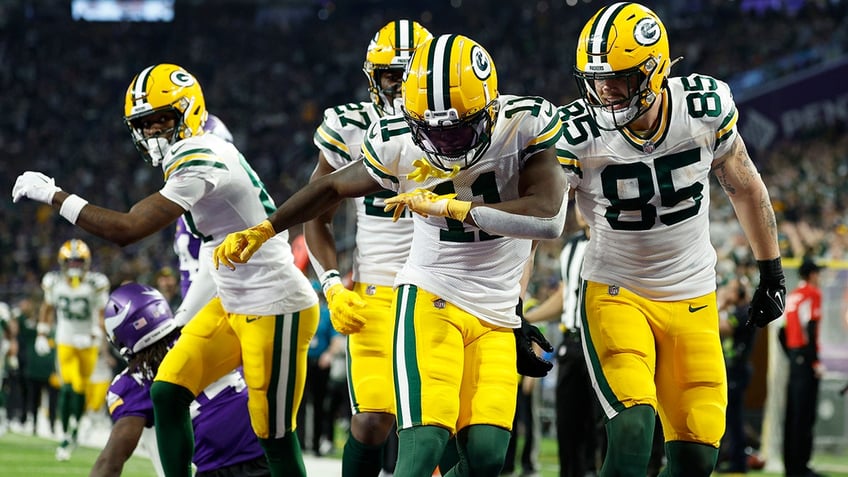 packers keep playoff hopes alive with win over division rival vikings