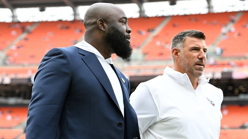 Ran Carthon and Mike Vrabel walk together