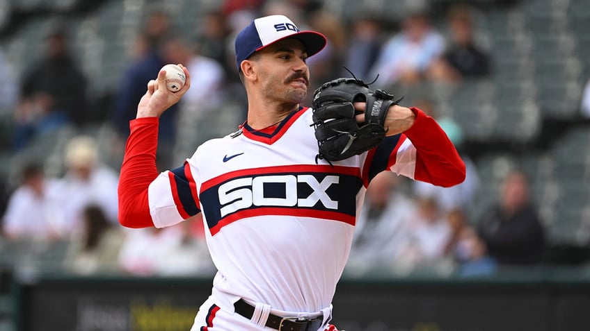 Dylan Cease throws a pitch