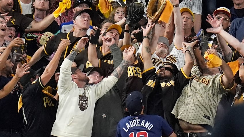 Padres fans go for the ball