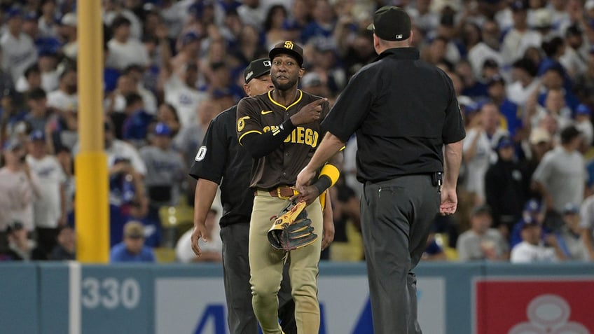 Jurickson Profar yells at umpire