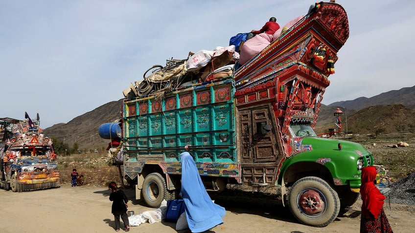 pakistan announces big crackdown on its illegal migrants including 17 million afghans