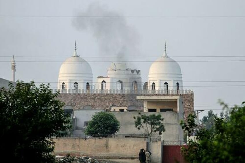 pakistan closes airspace for 48 hours authorizes response to indian attack which ignited inferno in region