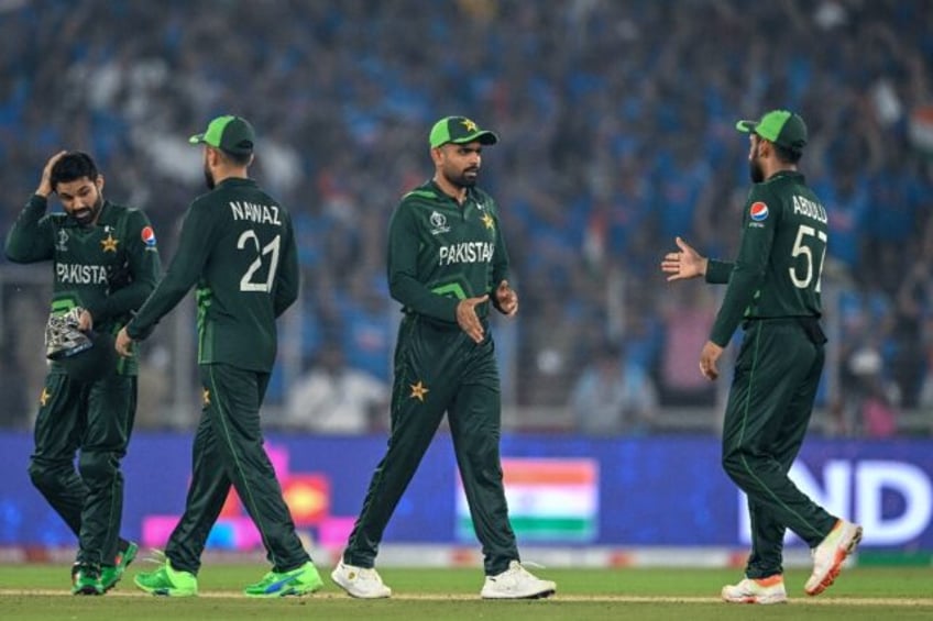 pakistan complains to icc over inappropriate conduct of indian crowd