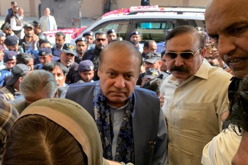 pakistan high court bails ex pm sharif after return from exile