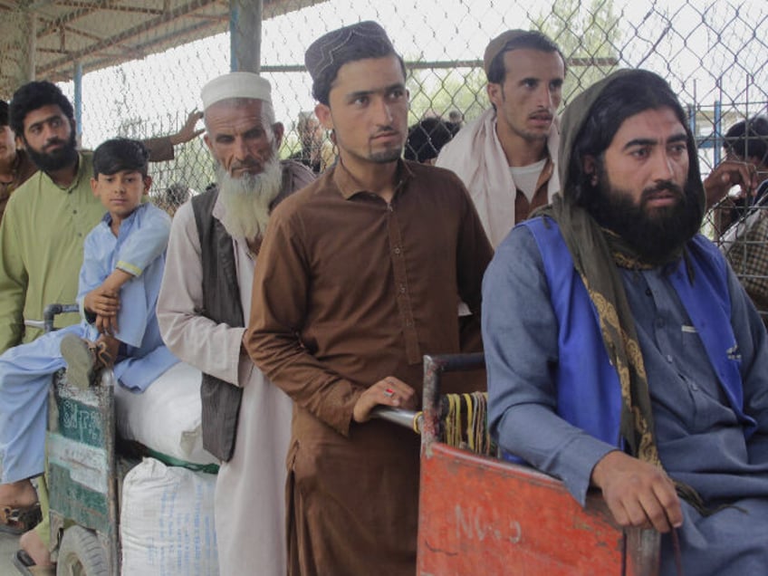 pakistan orders nearly 2 million illegal afghans to leave angering taliban