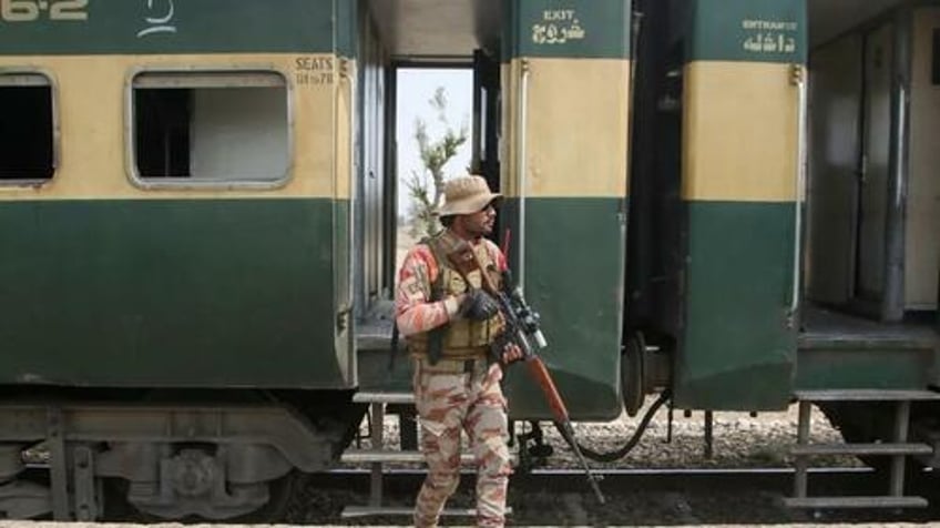 pakistani separatists attack train with over 400 people on board conduct mass killings