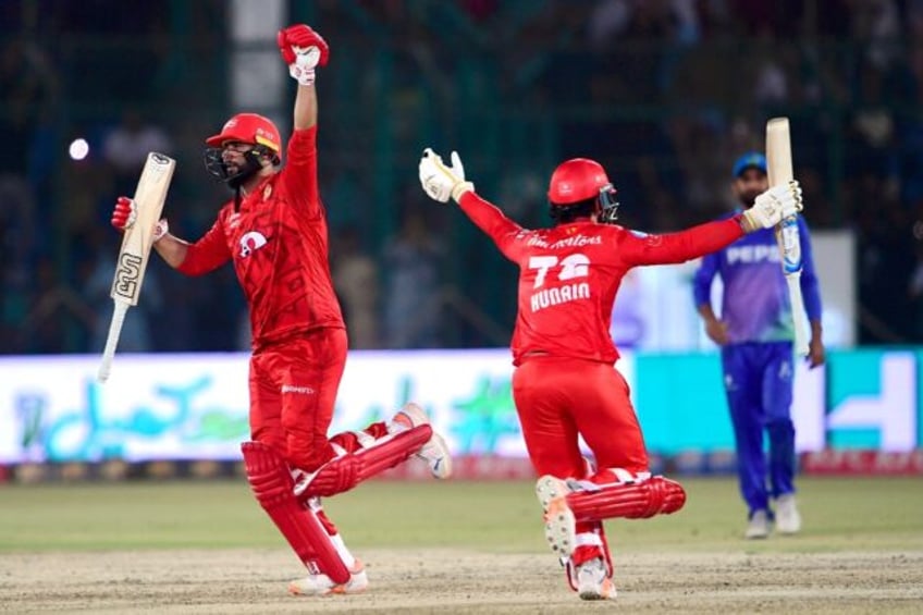 Islamabad United's Hunain Shah (R) and Imad Wasim (L) celebrate scoring the winning runs d