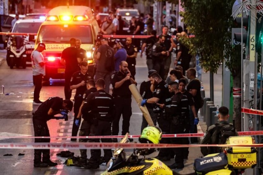 palestinian gunman kills israeli shot dead in tel aviv