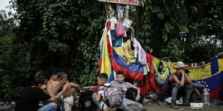 panama to launch new plan to curb massive flow of migrants crossing through dangerous jungle