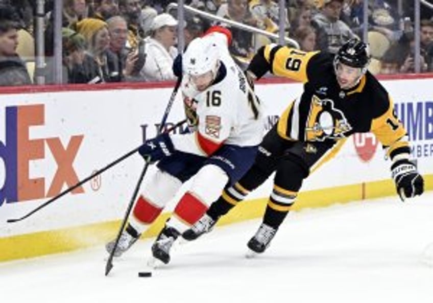 Panthers' Aleksander Barkov becomes NHL's first dual Selke-Clancy winner