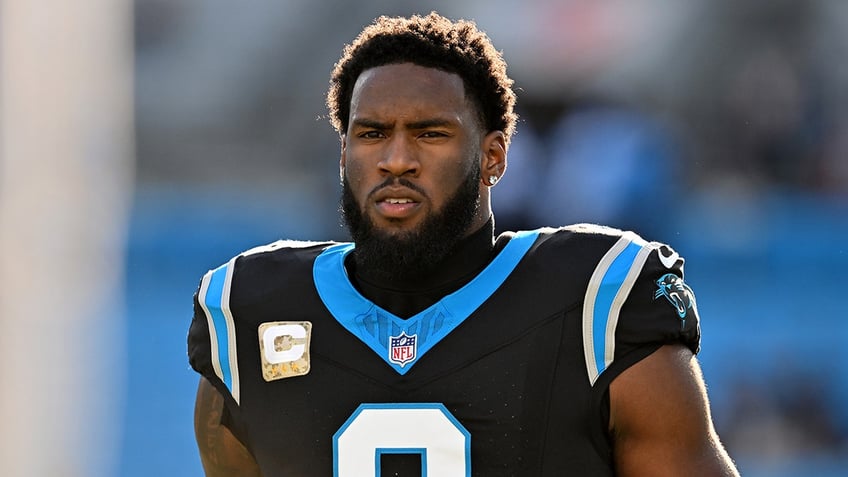 panthers brian burns ejected after taking swipe at bucs lineman explains incident