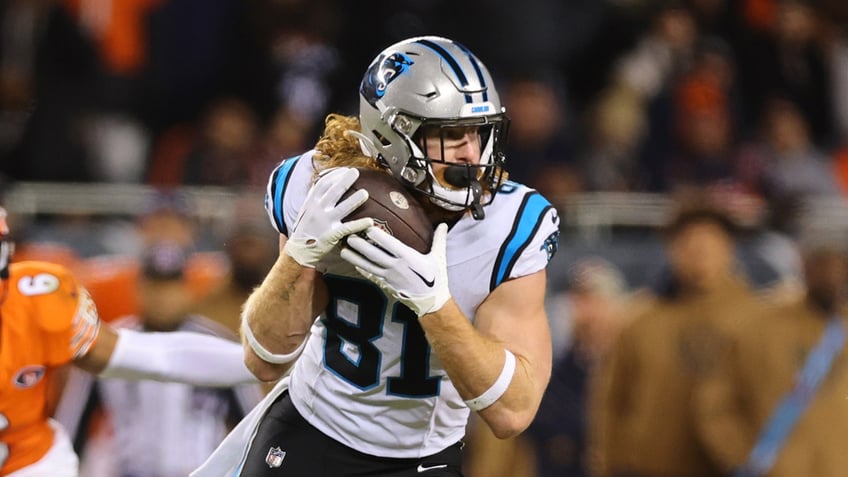 panthers hayden hurst dealing with post traumatic amnesia after november hit father reveals