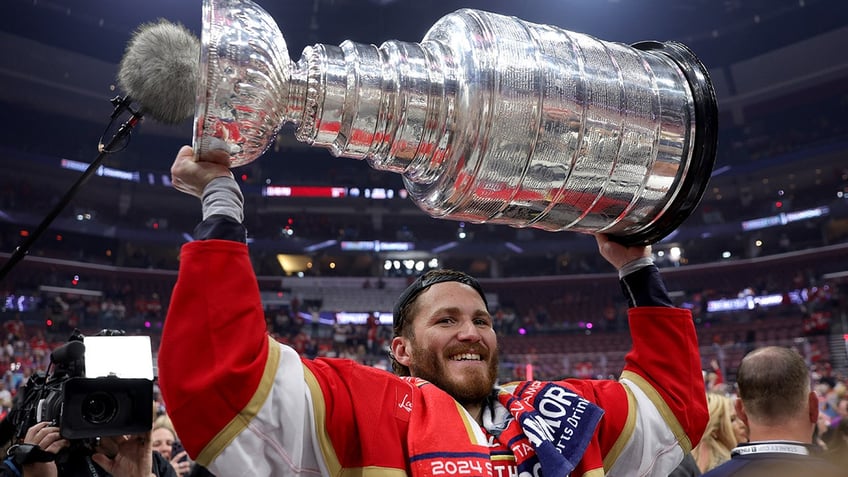 Matthew Tkachuk hoists Stanley Cup