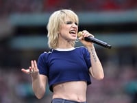 Paramore Singer Hayley Williams Rants that Trump Wants to ‘Control and Punish Women’ Mid-Song