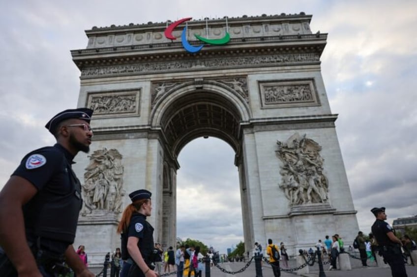 The symbol of the Paralympic movement adorns the Arc de Triomphe