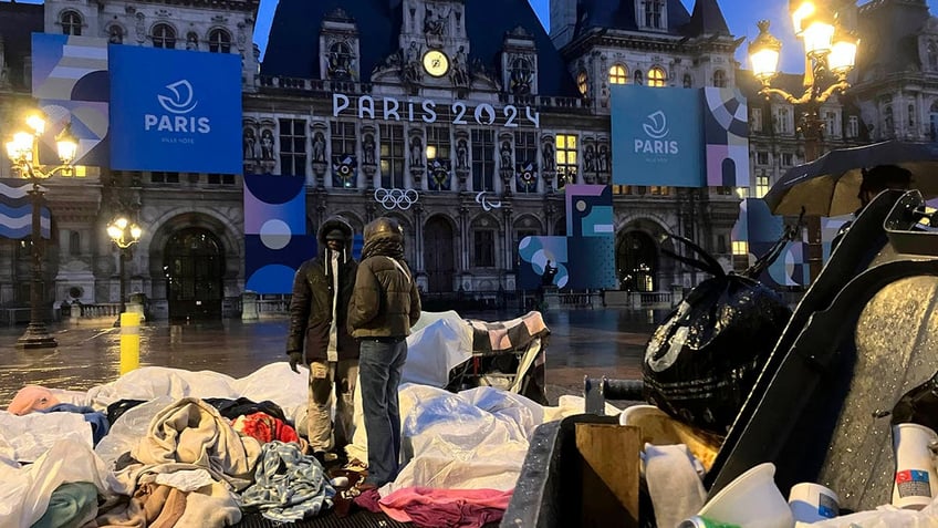 migrants in paris