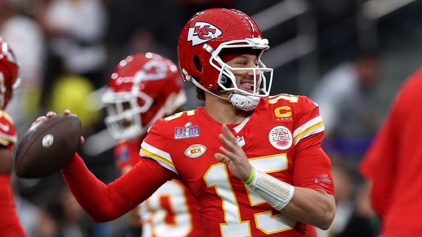 Patrick Mahomes warming up in Super Bowl 58