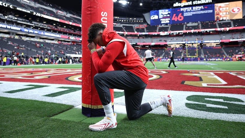 Mahomes praying for Super Bowl