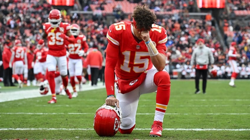 mahomes prays