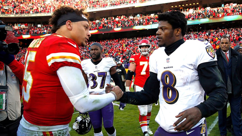 Patrick Mahomes and Lamar Jackson shake hands