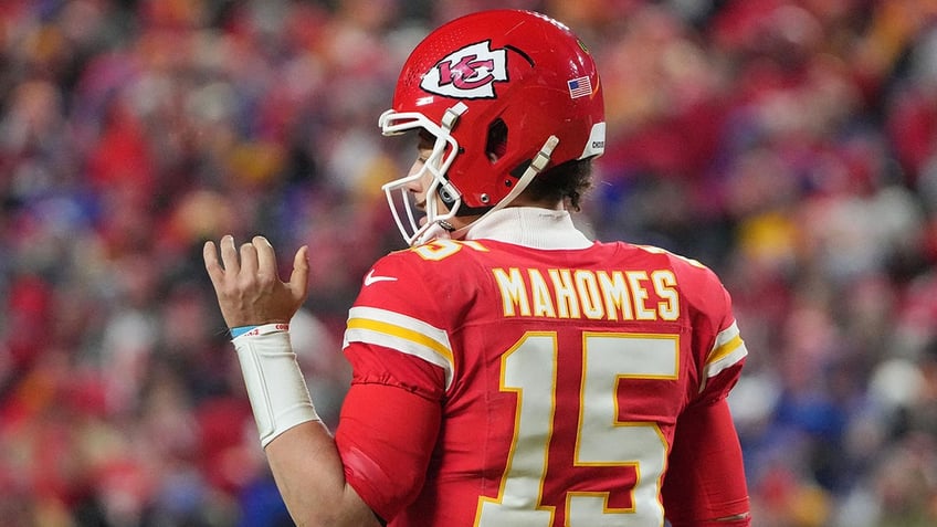 Patrick Mahomes celebrates