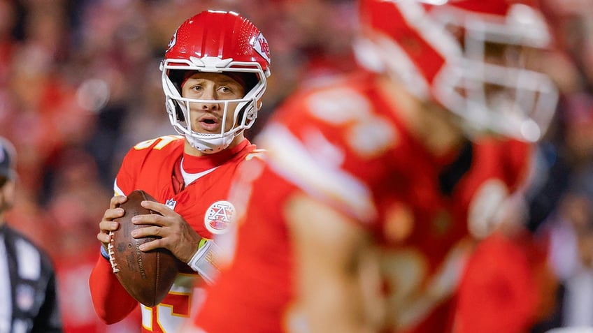 Patrick Mahomes looks deep