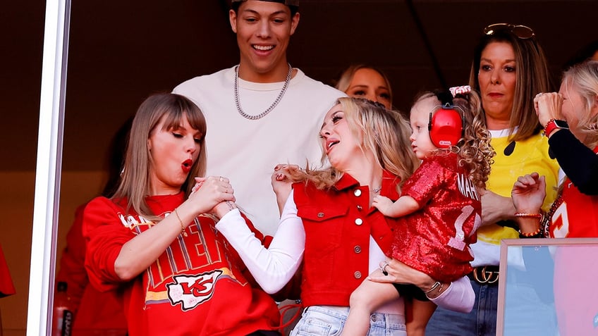 patrick mahomes mother gushes over taylor swift after pop star meets quarterbacks little sister