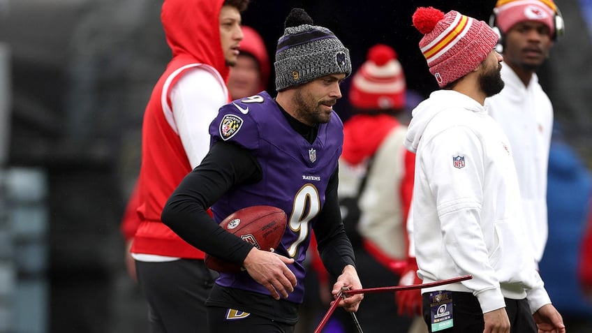 Justin Tucker with the holder