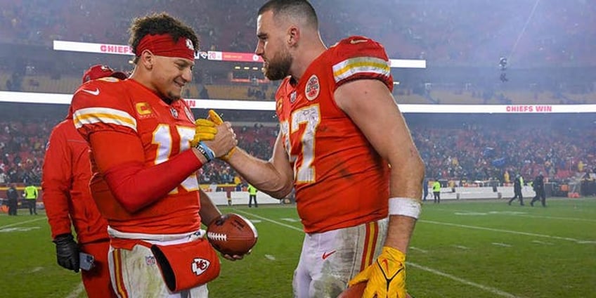 patrick mahomes suggests travis kelces punching incident a sign the chiefs still have a competitive edge