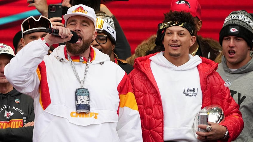 patrick mahomes wants to one up taylor swift and his wifes handshake with travis kelce