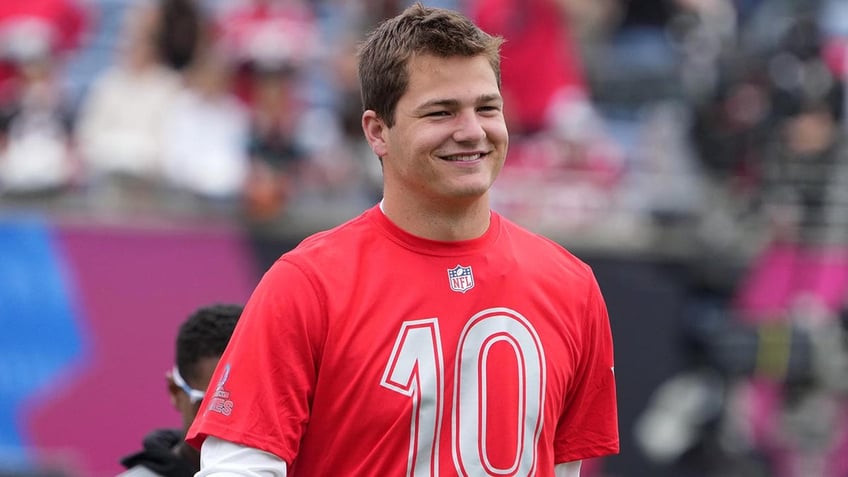 Drake Maye at the Pro Bowl