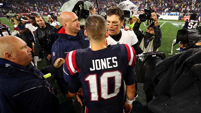 patriots mac jones lauds tom bradys mentorship hes actually helped me a lot