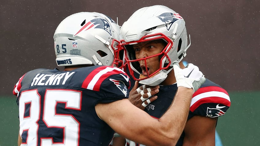 patriots stave off jets comeback to win 15th straight game against new york