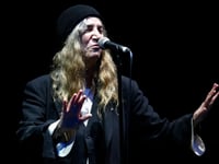 Patti Smith collapses on stage in Brazil, canceling the rest of her show