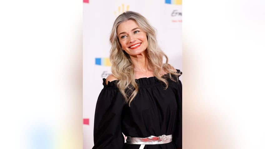 Paulina Porizkova red carpet