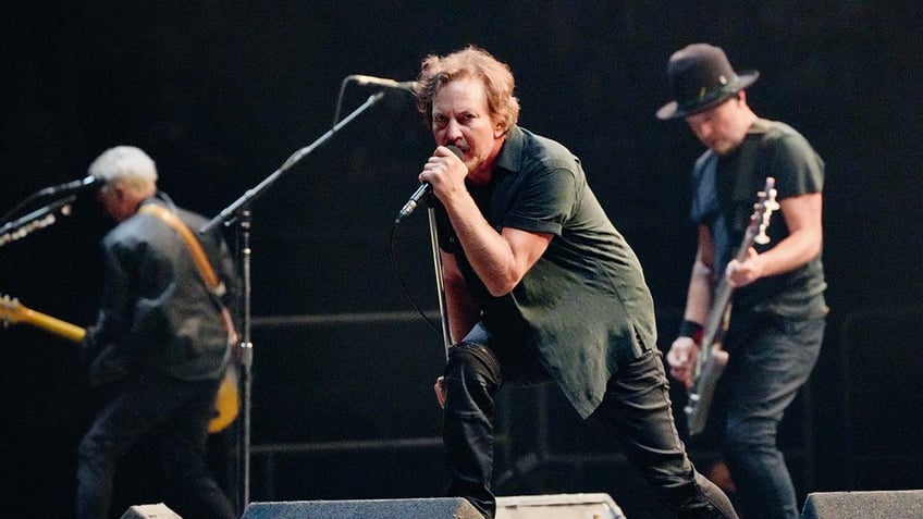 pearl jam breaks news of chris chelios blackhawks jersey retirement deeply honored to tell you