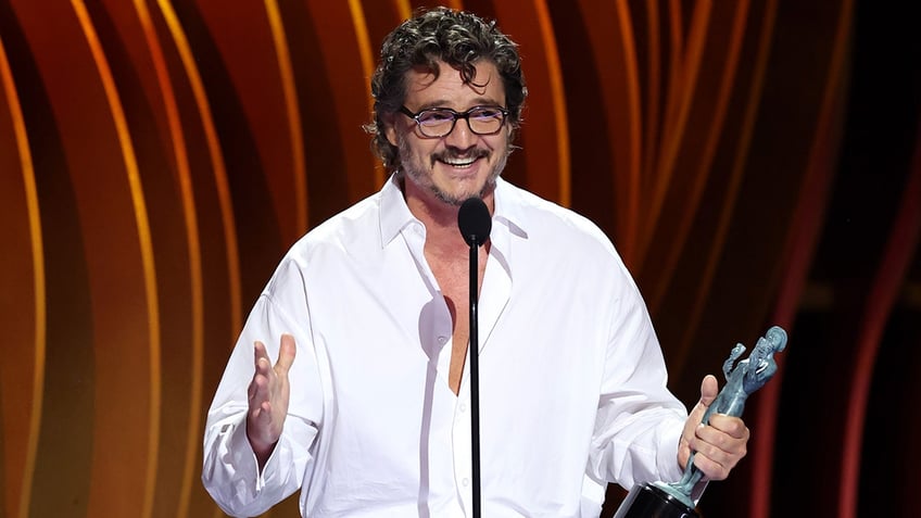 Pedro Pascal laughs while winning SAG award 