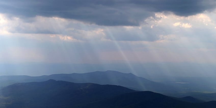 pennsylvania man 21 collapses and dies while hiking in new hampshires white mountains