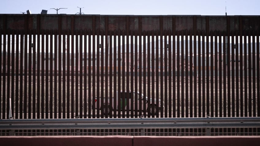 southern border wall el paso