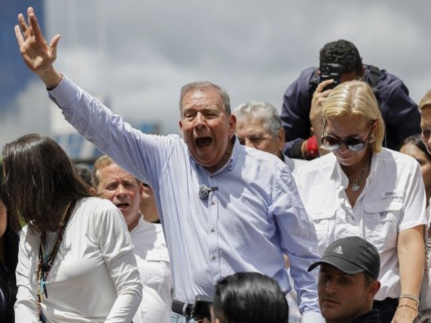 Opposition presidential candidate Edmundo Gonzalez leads a demonstration against the offic