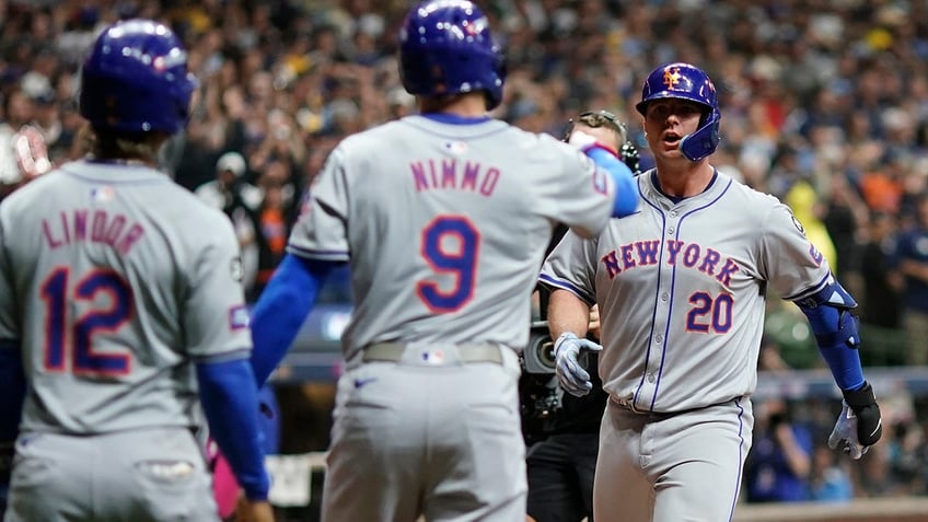 Pete Alonso celebrates