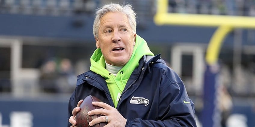 pete carroll plays qb at seahawks practice gets hilarious reactions from snoop dogg will ferrell and others