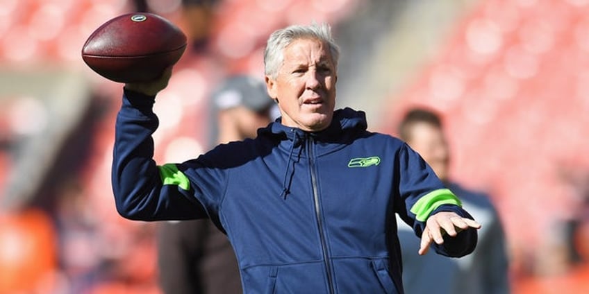 pete carroll plays qb at seahawks practice gets hilarious reactions from snoop dogg will ferrell and others