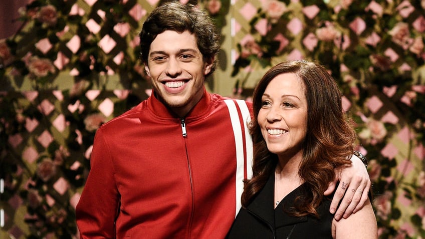 pete davidson admits hes trying to find his mom a date shes a good catch