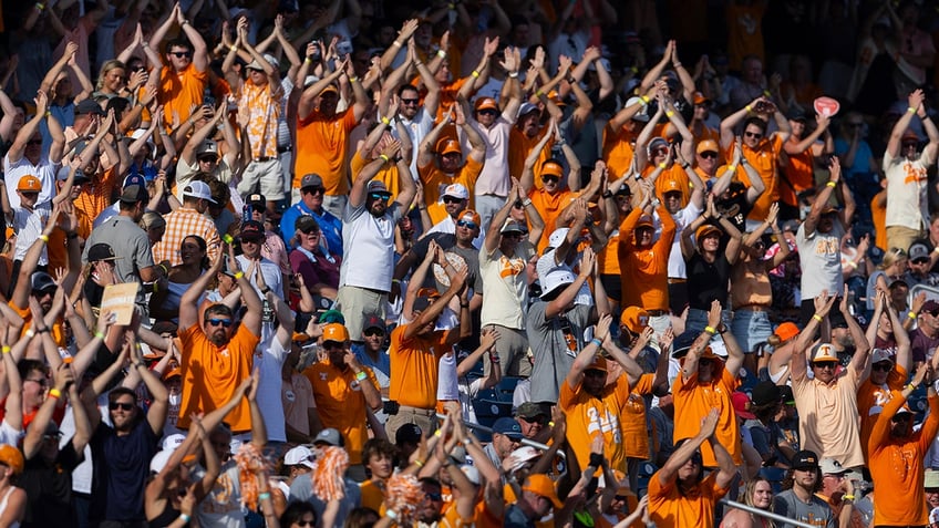 Vols fans cheer